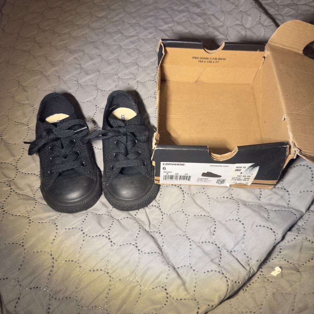 Converse Chuck Taylor All Star Lo Infant 6 Black Monochrome Sneakers 713786F